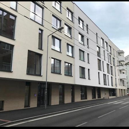 Skau Piano Family & Business Apartment Free Parking Bratislava Buitenkant foto