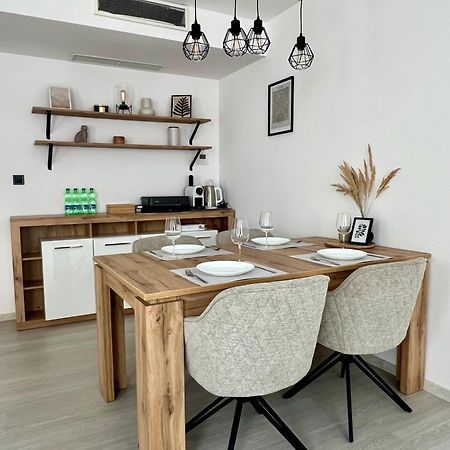 Skau Piano Family & Business Apartment Free Parking Bratislava Buitenkant foto