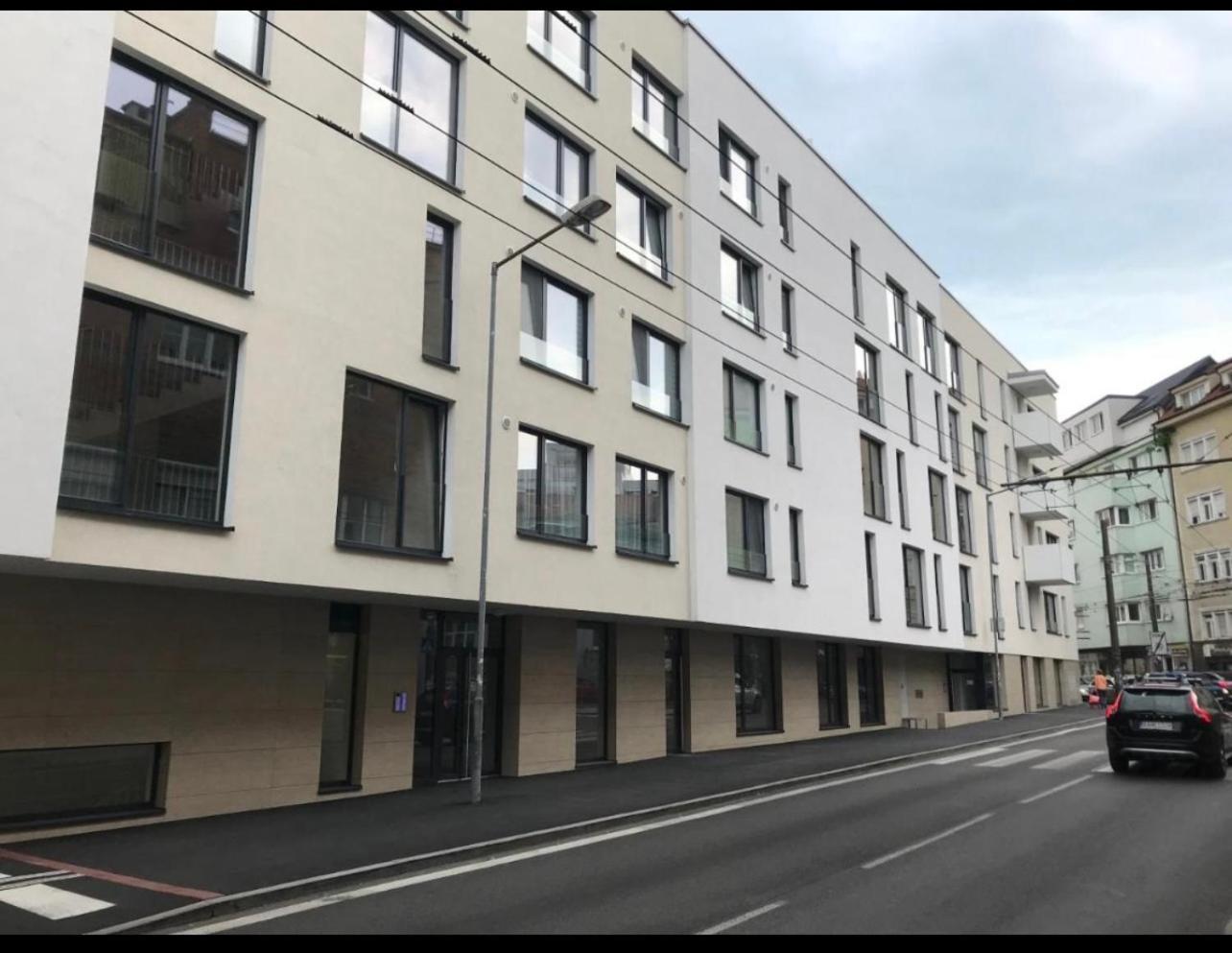 Skau Piano Family & Business Apartment Free Parking Bratislava Buitenkant foto