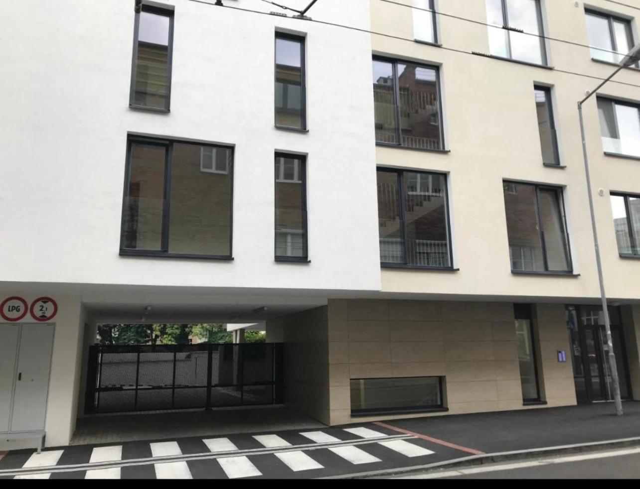 Skau Piano Family & Business Apartment Free Parking Bratislava Buitenkant foto