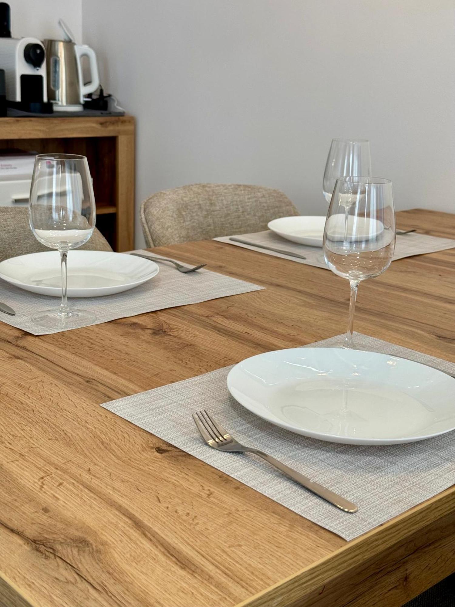 Skau Piano Family & Business Apartment Free Parking Bratislava Buitenkant foto