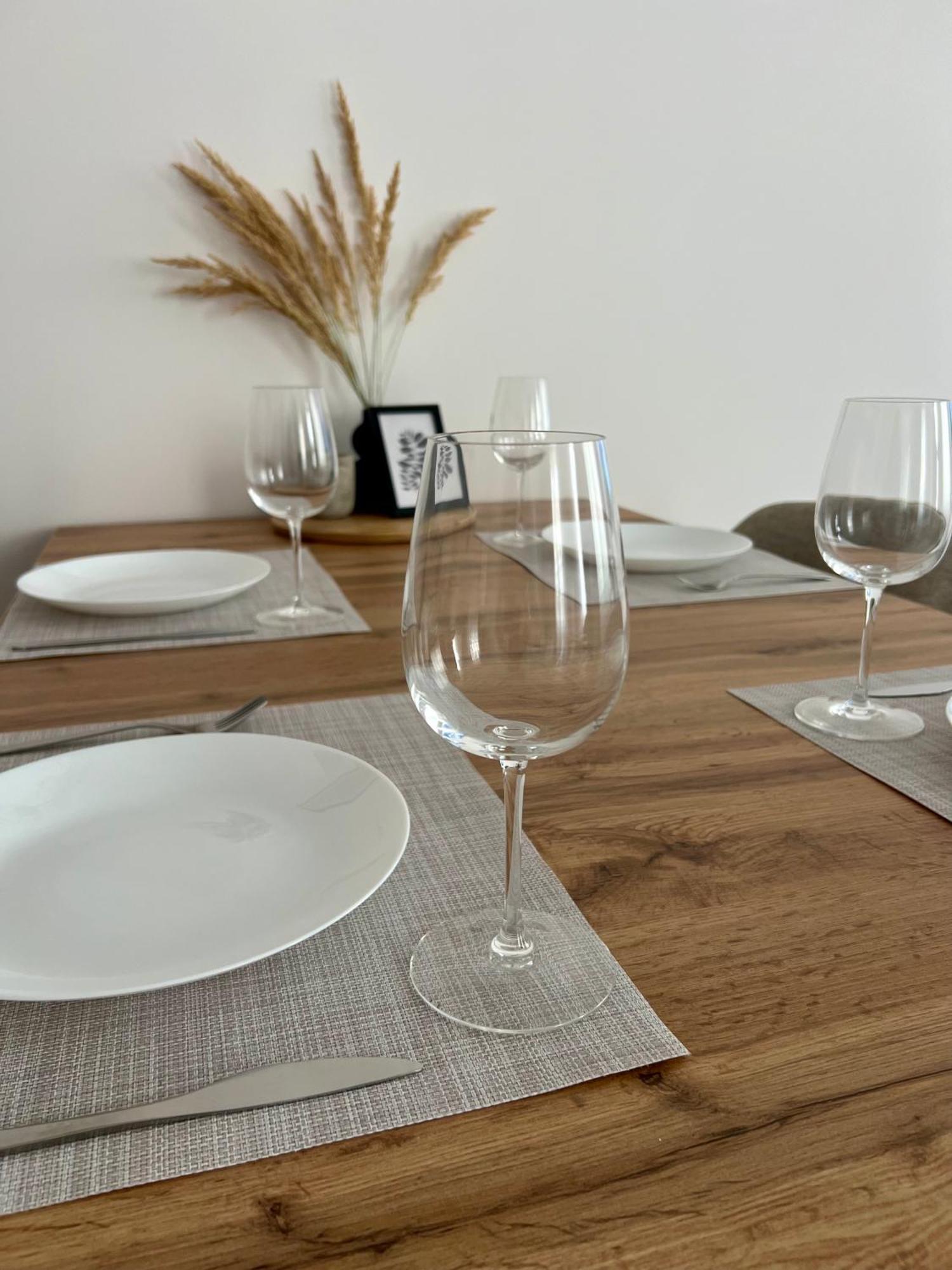 Skau Piano Family & Business Apartment Free Parking Bratislava Buitenkant foto