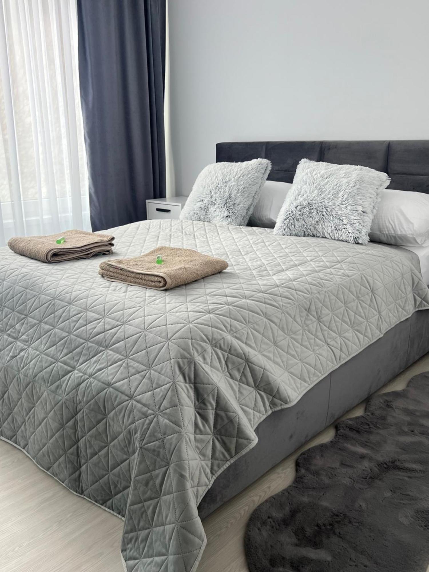 Skau Piano Family & Business Apartment Free Parking Bratislava Buitenkant foto