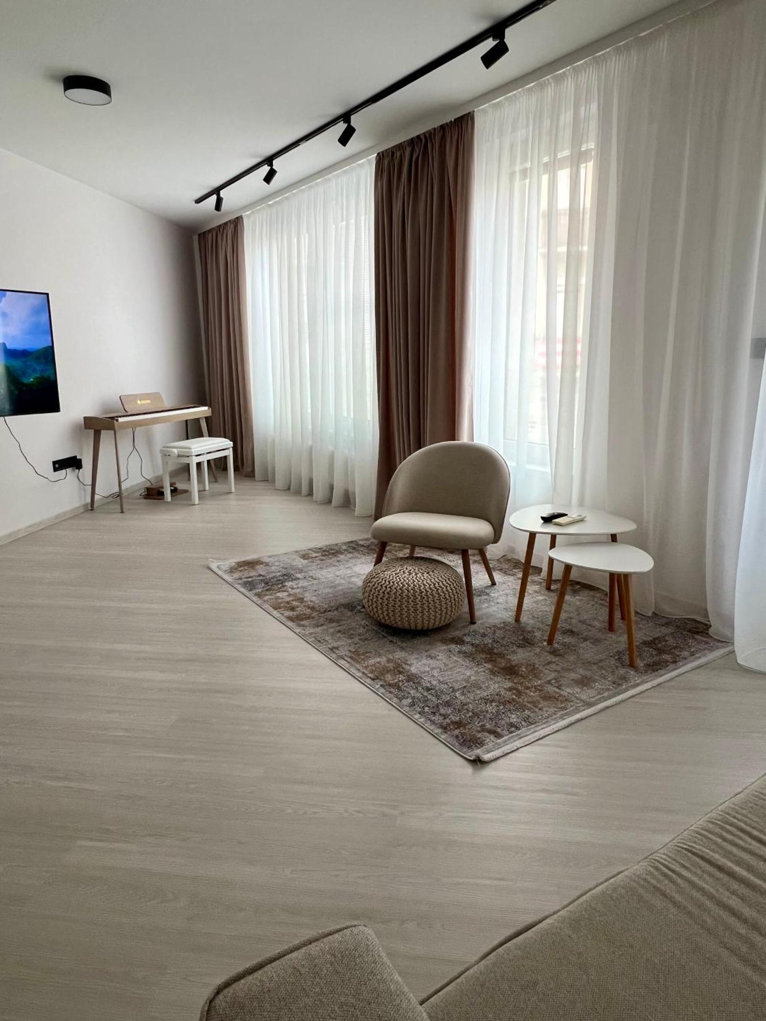 Skau Piano Family & Business Apartment Free Parking Bratislava Buitenkant foto