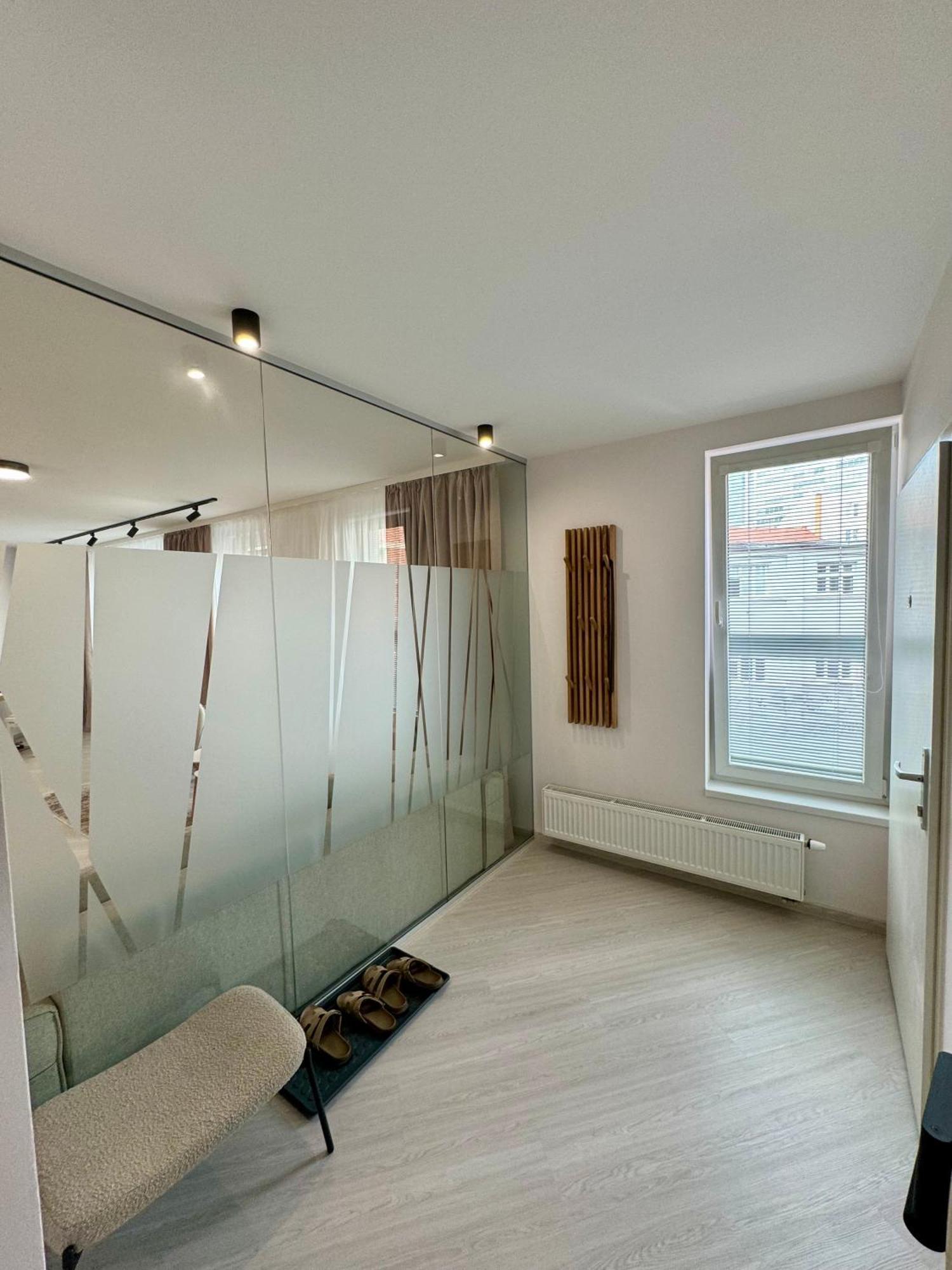 Skau Piano Family & Business Apartment Free Parking Bratislava Buitenkant foto